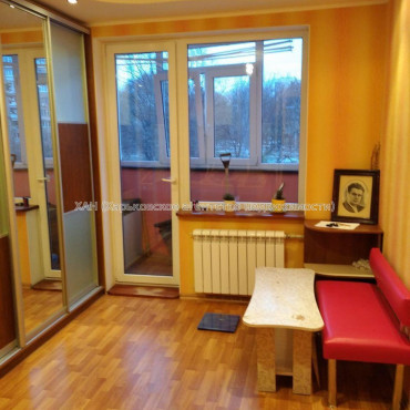 Продам квартиру, Защитников Неба ул. , 3  ком., 68 м², капитальный ремонт 