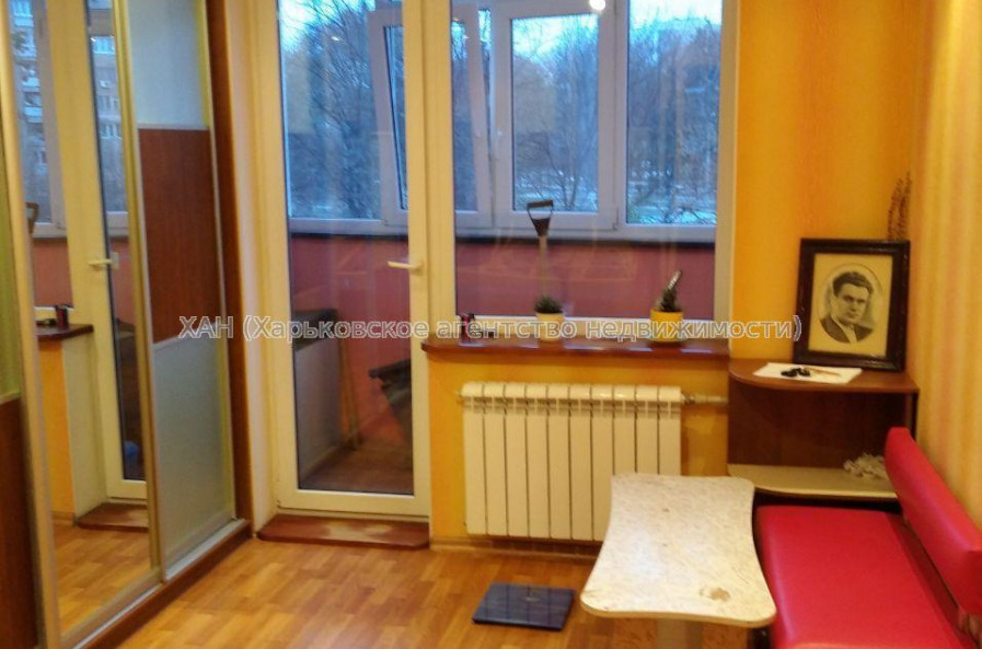 Продам квартиру, Защитников Неба ул. , 3  ком., 68 м², капитальный ремонт 