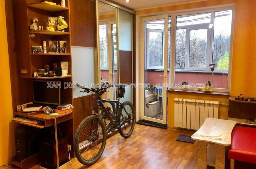 Продам квартиру, Защитников Неба ул. , 3  ком., 68 м², капитальный ремонт 
