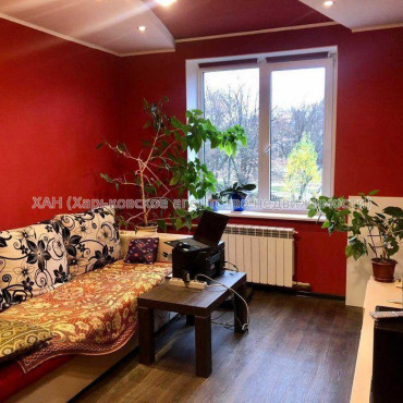 Продам квартиру, Защитников Неба ул. , 3  ком., 68 м², капитальный ремонт 