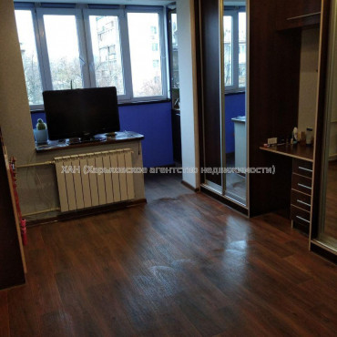 Продам квартиру, Защитников Неба ул. , 3  ком., 68 м², капитальный ремонт 