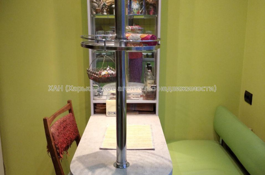 Продам квартиру, Защитников Неба ул. , 3  ком., 68 м², капитальный ремонт 