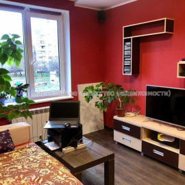 Продам квартиру, Защитников Неба ул. , 3  ком., 68 м², капитальный ремонт