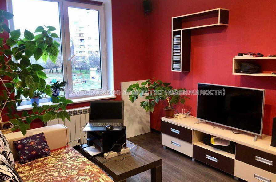 Продам квартиру, Защитников Неба ул. , 3  ком., 68 м², капитальный ремонт 