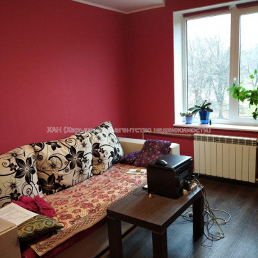 Продам квартиру, Защитников Неба ул. , 3  ком., 68 м², капитальный ремонт 