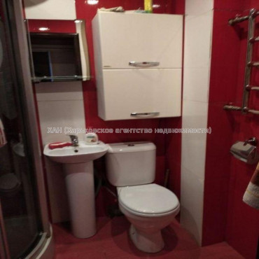 Продам квартиру, Защитников Неба ул. , 3  ком., 68 м², капитальный ремонт 