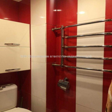 Продам квартиру, Защитников Неба ул. , 3  ком., 68 м², капитальный ремонт 