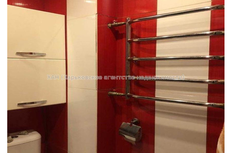 Продам квартиру, Защитников Неба ул. , 3  ком., 68 м², капитальный ремонт 