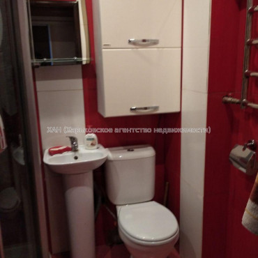 Продам квартиру, Защитников Неба ул. , 3  ком., 68 м², капитальный ремонт 