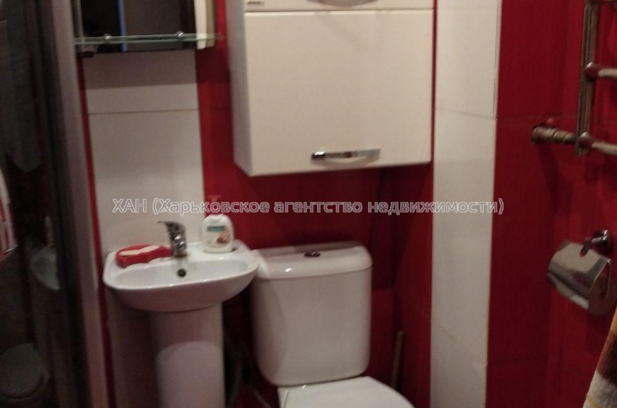 Продам квартиру, Защитников Неба ул. , 3  ком., 68 м², капитальный ремонт 