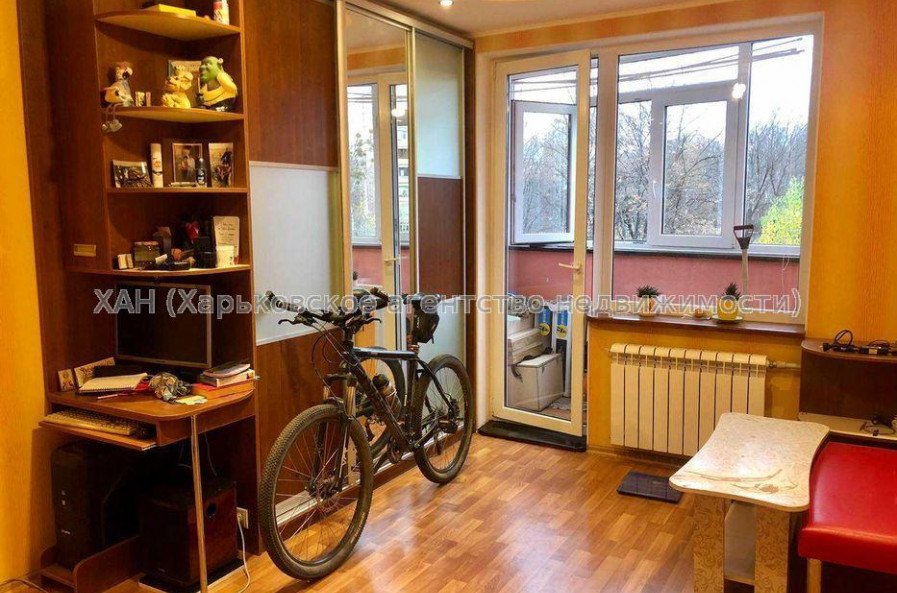 Продам квартиру, Тобольская ул. , 3 кім., 68 м², капитальный ремонт 