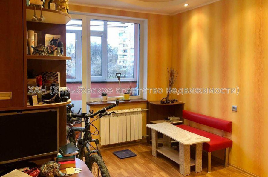 Продам квартиру, Тобольская ул. , 3  ком., 68 м², капитальный ремонт 