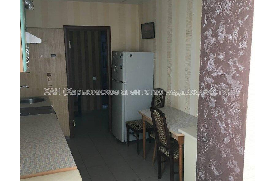 Продам квартиру, Новгородская ул. , 1  ком., 38 м², капитальный ремонт 