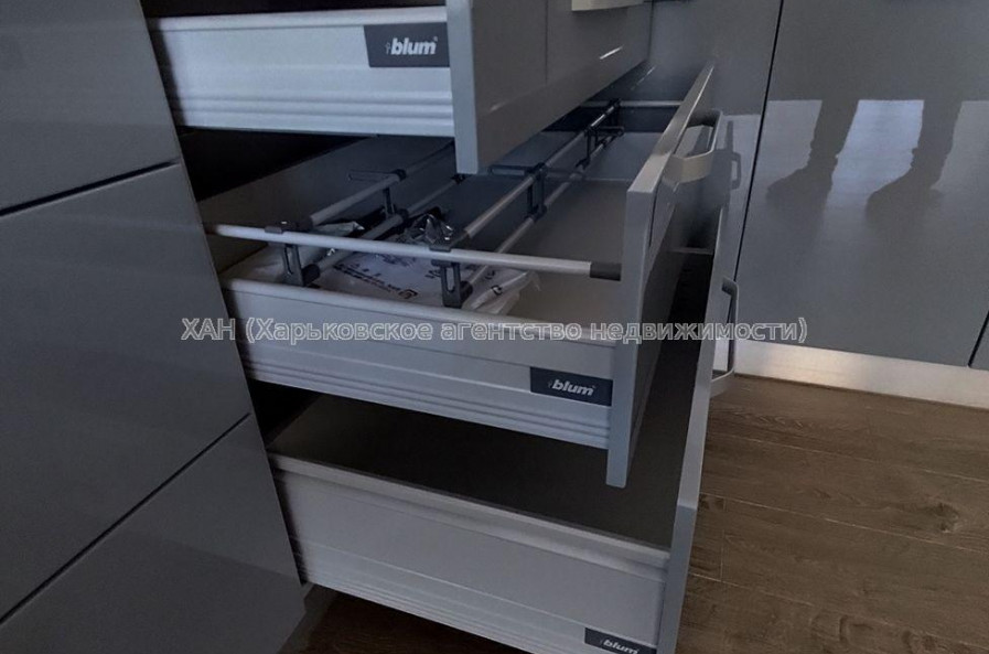 Продам квартиру, Профессорская ул. , 3 кім., 98 м², капитальный ремонт 