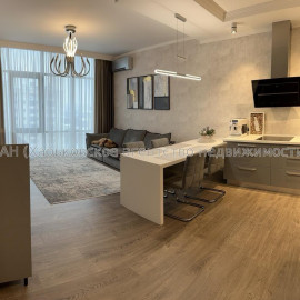 Продам квартиру, Профессорская ул. , 3  ком., 98 м², капитальный ремонт