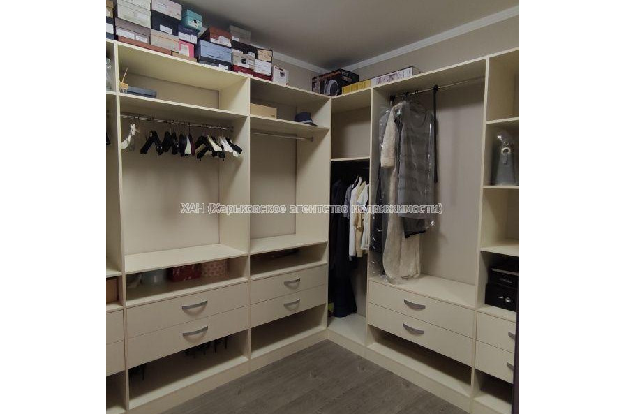 Продам квартиру, Профессорская ул. , 3 кім., 98 м², капитальный ремонт 
