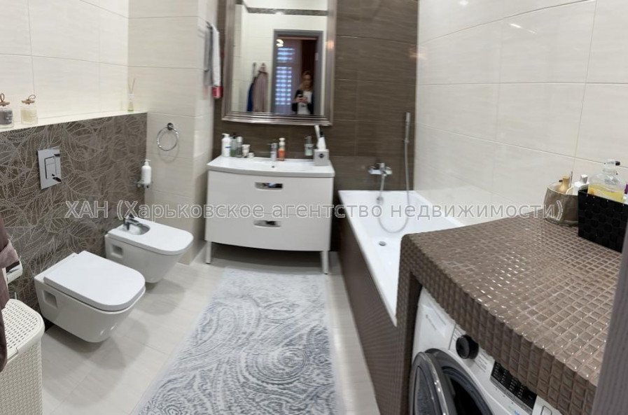 Продам квартиру, Профессорская ул. , 3 кім., 98 м², капитальный ремонт 