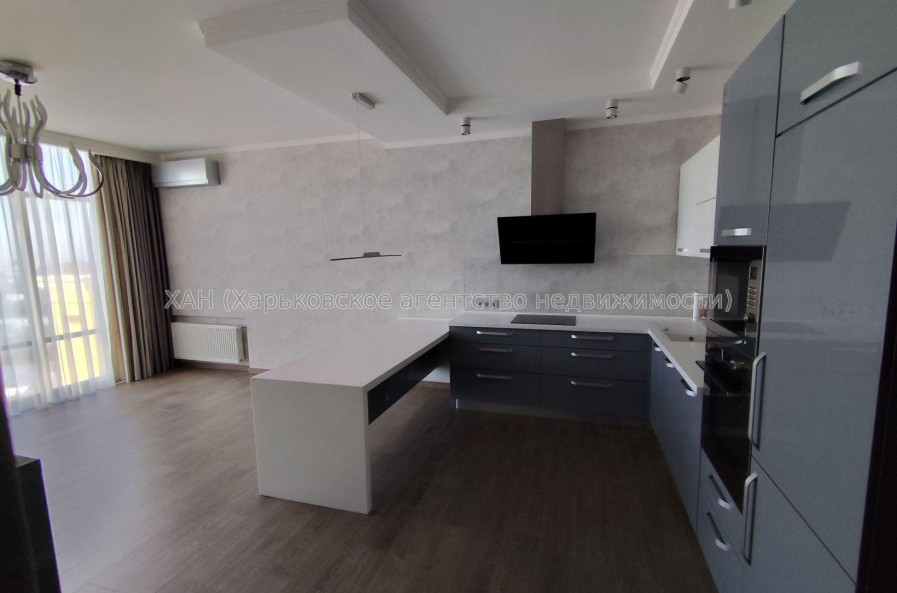 Продам квартиру, Профессорская ул. , 3 кім., 98 м², капитальный ремонт 