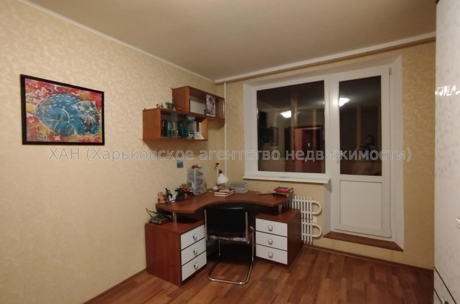 Продам квартиру, Гвардейцев Широнинцев ул. , 3 кім., 64 м², косметический ремонт 