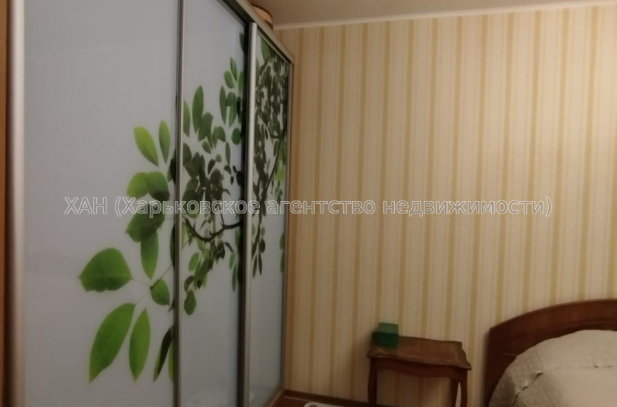 Продам квартиру, Гвардейцев Широнинцев ул. , 3 кім., 64 м², косметический ремонт 