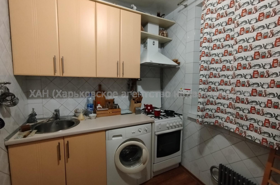 Продам квартиру, Гвардейцев Широнинцев ул. , 3 кім., 64 м², косметический ремонт 