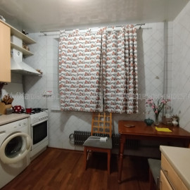 Продам квартиру, Гвардейцев Широнинцев ул. , 3  ком., 64 м², косметический ремонт