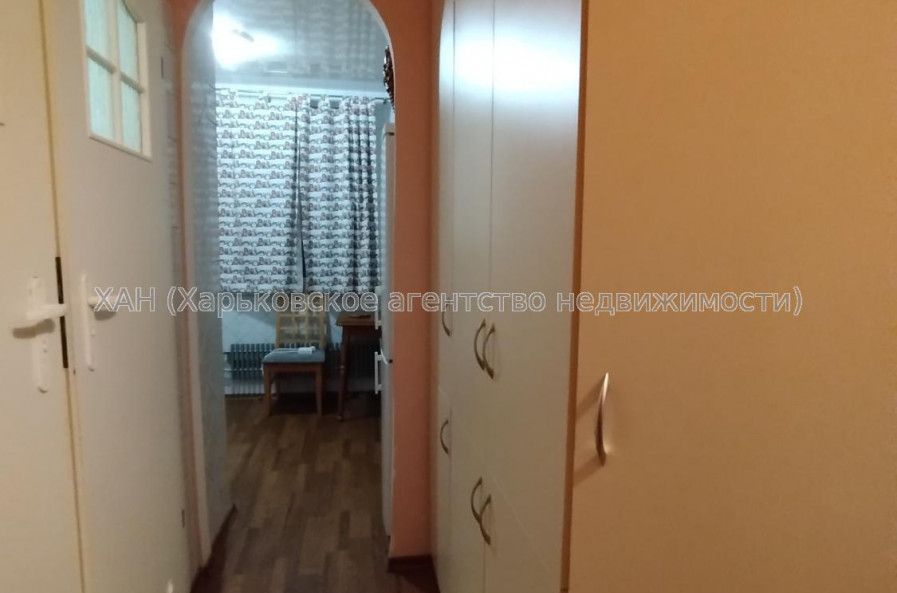 Продам квартиру, Гвардейцев Широнинцев ул. , 3 кім., 64 м², косметический ремонт 