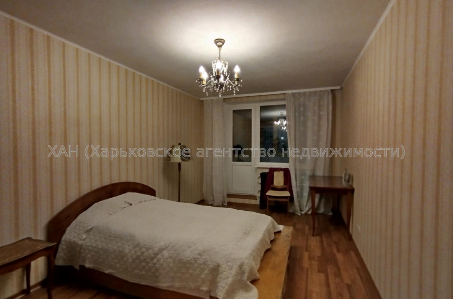 Продам квартиру, Гвардейцев Широнинцев ул. , 3 кім., 64 м², косметический ремонт 