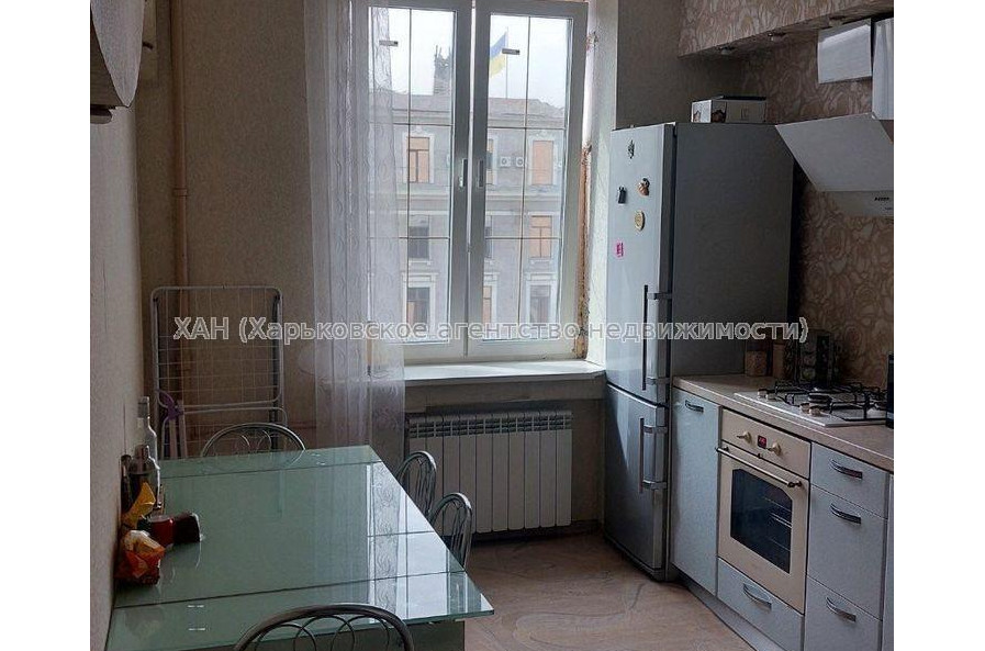 Продам квартиру, Конституции площ. , 3 кім., 75 м², косметический ремонт 