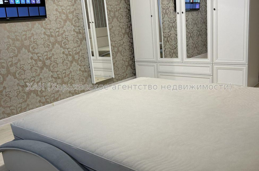 Продам квартиру, Ньютона ул. , 2 кім., 56 м², евроремонт 