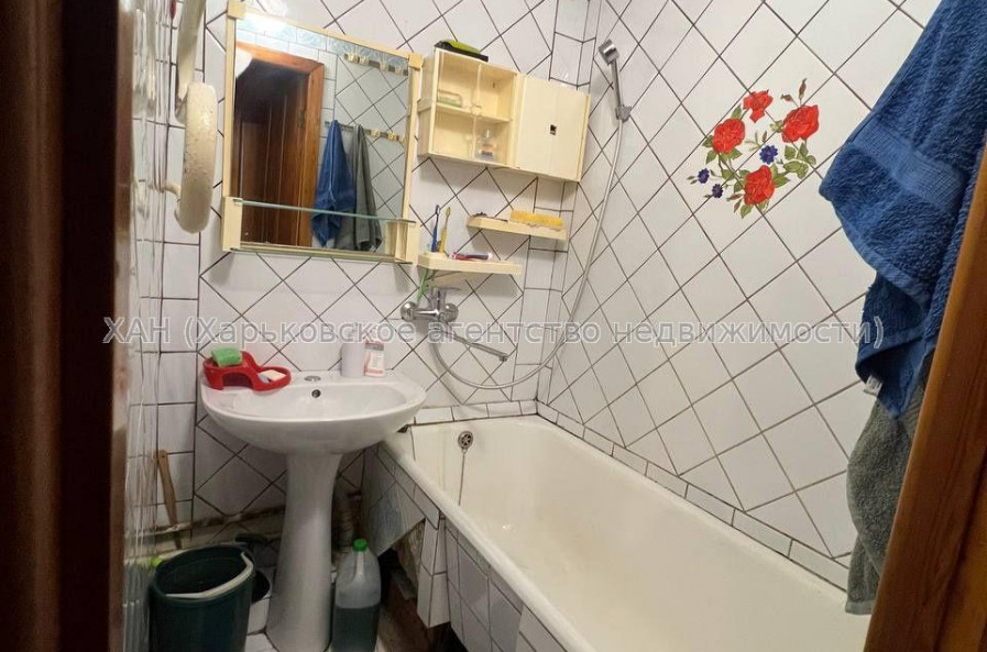 Продам квартиру, Гвардейцев Широнинцев ул. , 3 кім., 65 м², косметический ремонт 