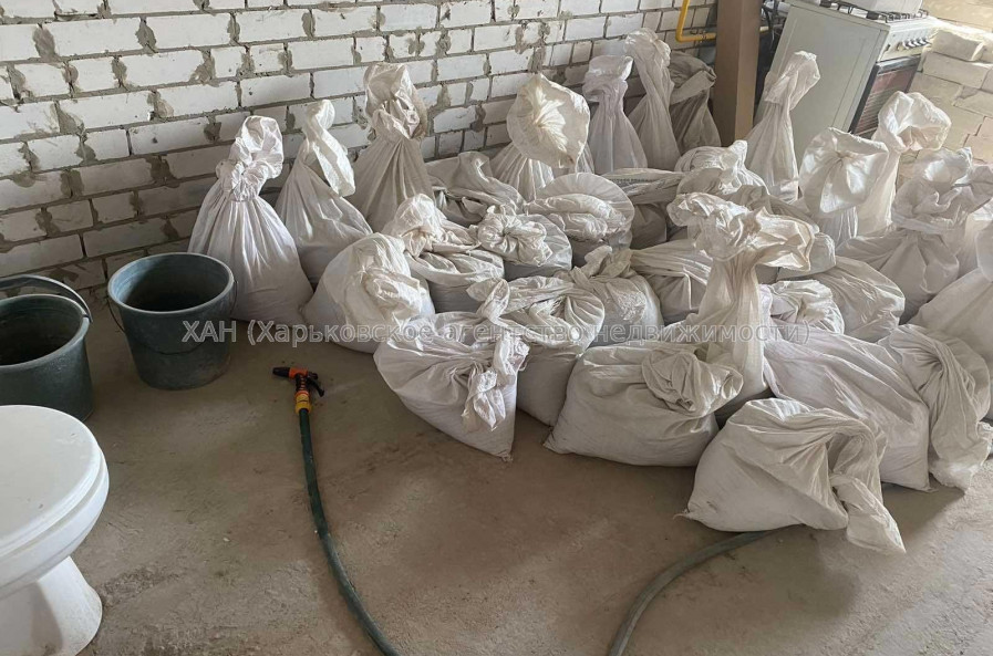 Продам квартиру, Пискуновский пер. , 3  ком., 80.20 м², без внутренних работ 