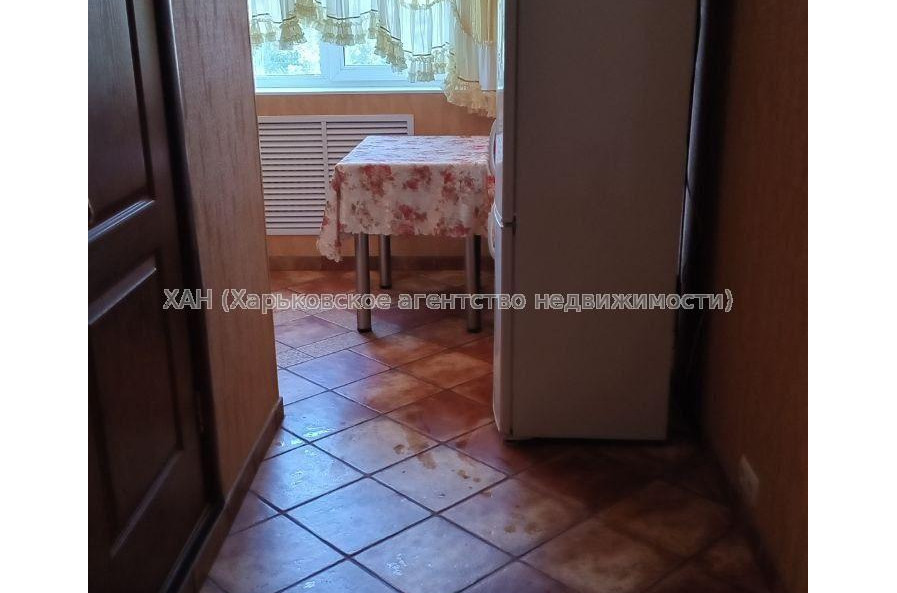 Продам квартиру, 3 кім., 65 м², косметический ремонт 