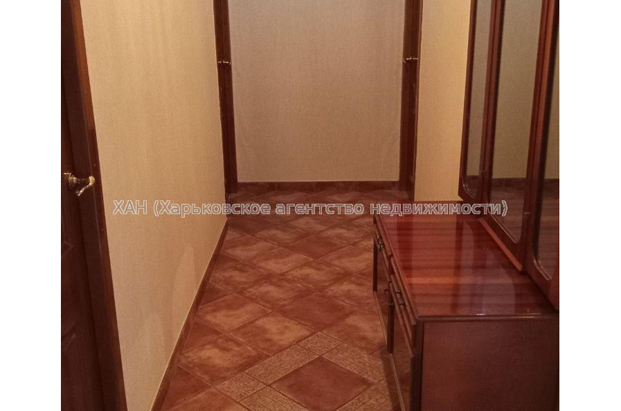 Продам квартиру, 3 кім., 65 м², косметический ремонт 