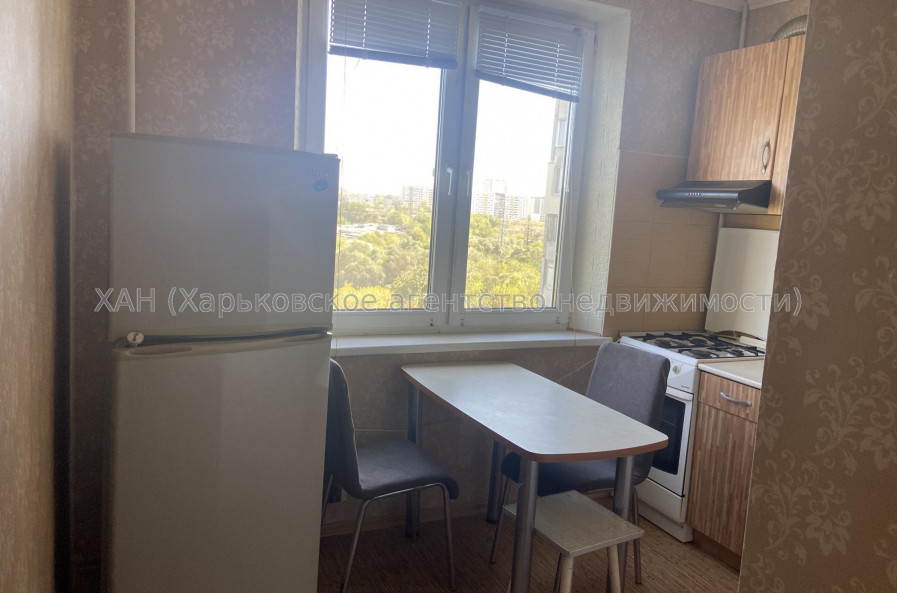 Продам квартиру, Борзенко Сергея ул. , 1 кім., 33 м², косметический ремонт 