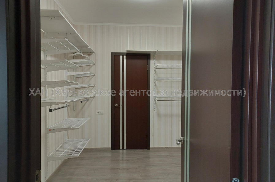 Продам квартиру, Ахсарова Энвера ул. , 2 кім., 72 м², капитальный ремонт 