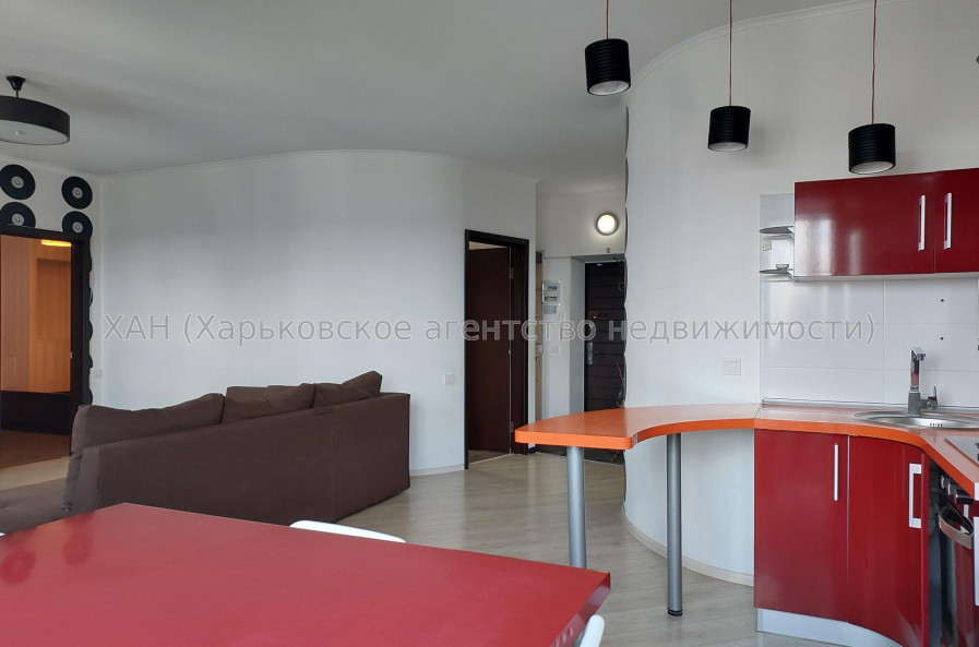 Продам квартиру, Ахсарова Энвера ул. , 2 кім., 72 м², капитальный ремонт 