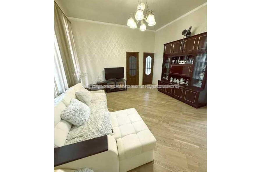 Продам квартиру, Полтавский Шлях ул. , 5 кім., 132 м², авторский дизайн 