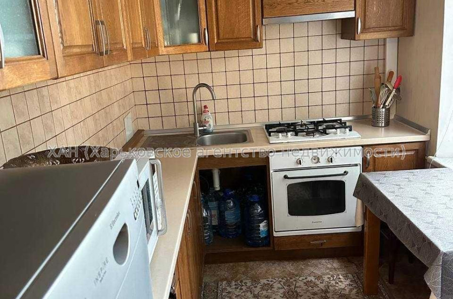 Продам квартиру, Тракторостроителей просп. , 3 кім., 64 м², евроремонт 