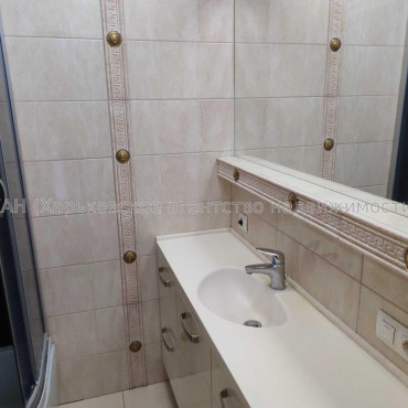 Продам квартиру, Науки просп. , 2  ком., 65 м², капитальный ремонт 