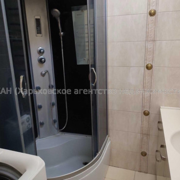 Продам квартиру, Науки просп. , 2  ком., 65 м², капитальный ремонт 