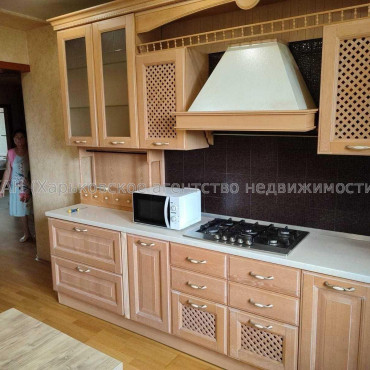 Продам квартиру, Науки просп. , 2  ком., 65 м², капитальный ремонт 
