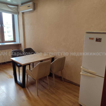 Продам квартиру, Науки просп. , 2  ком., 65 м², капитальный ремонт 