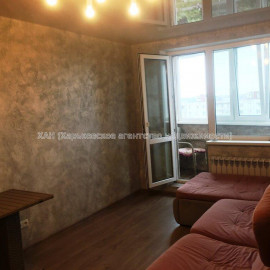 Продам квартиру, Тракторостроителей просп. , 1 кім., 32.30 м², капитальный ремонт
