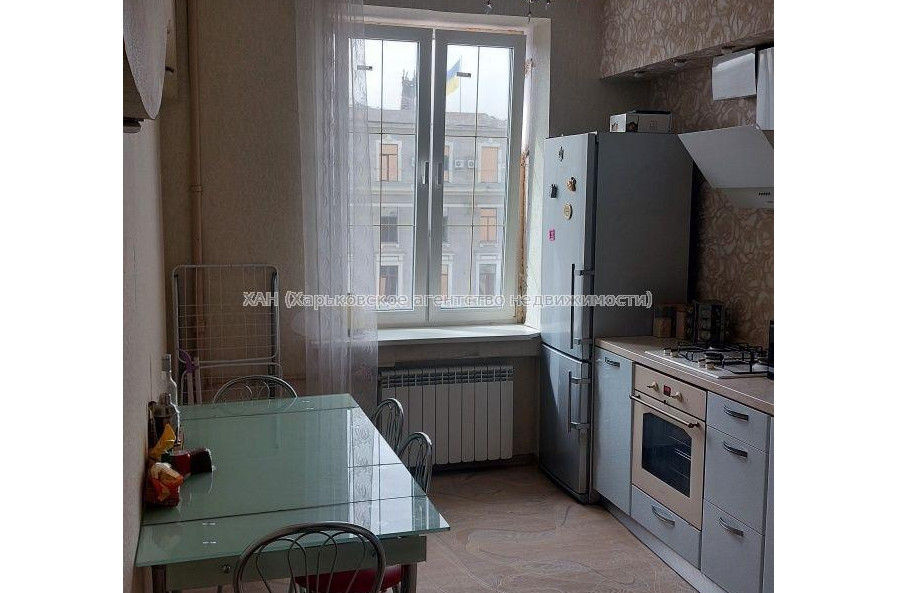 Продам квартиру, Конституции площ. , 3  ком., 76 м², косметический ремонт 