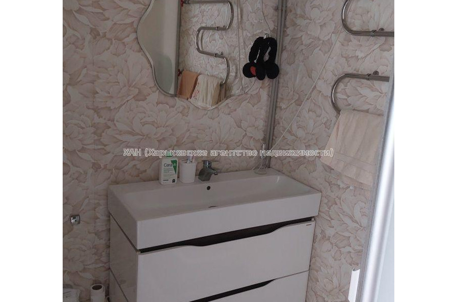 Продам квартиру, Конституции площ. , 3 кім., 76 м², косметический ремонт 
