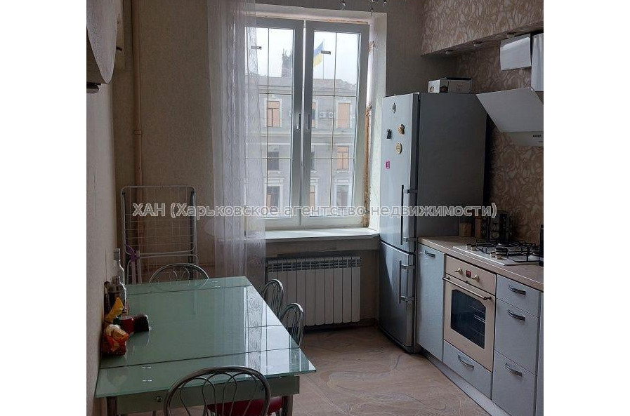 Продам квартиру, Конституции площ. , 3 кім., 76 м², косметический ремонт 