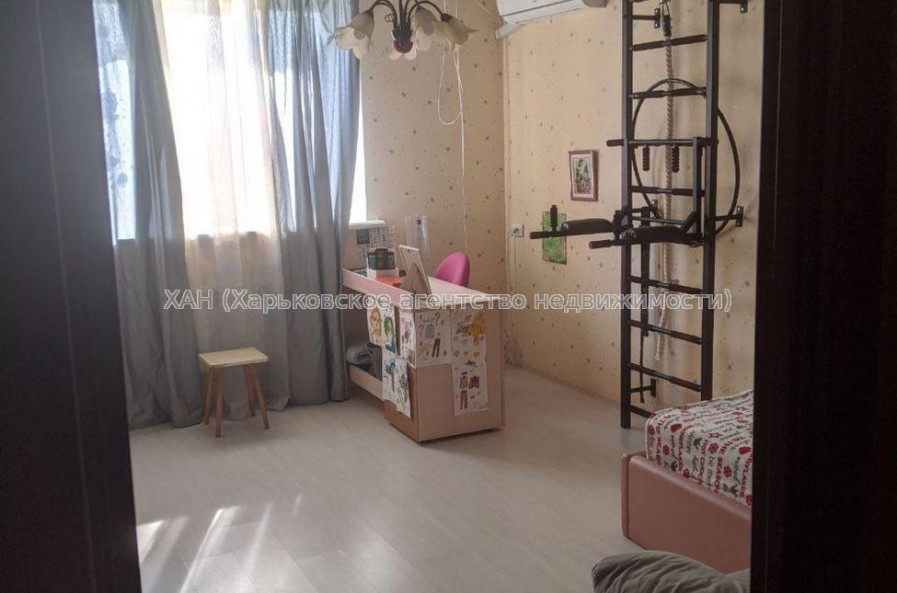 Продам квартиру, Роганская ул. , 2 кім., 72 м², евроремонт 