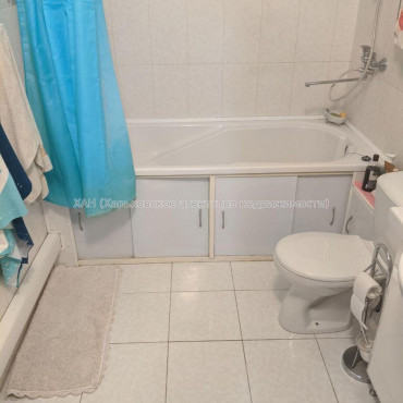 Продам квартиру, Роганская ул. , 2  ком., 72 м², евроремонт 