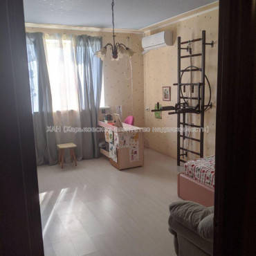 Продам квартиру, Роганская ул. , 2  ком., 72 м², евроремонт 